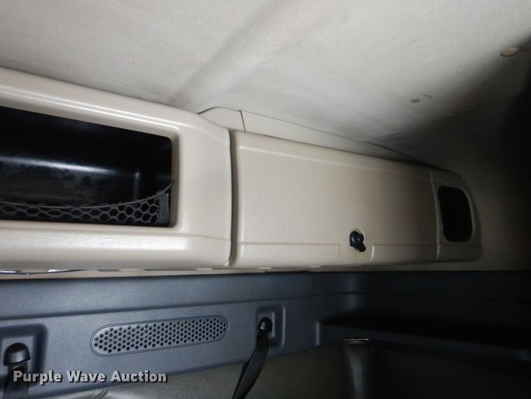 image for item DO1647 2014 Freightliner Cascadia 125  semi truck