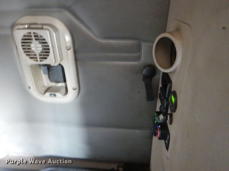 image for item DO1647 2014 Freightliner Cascadia 125  semi truck