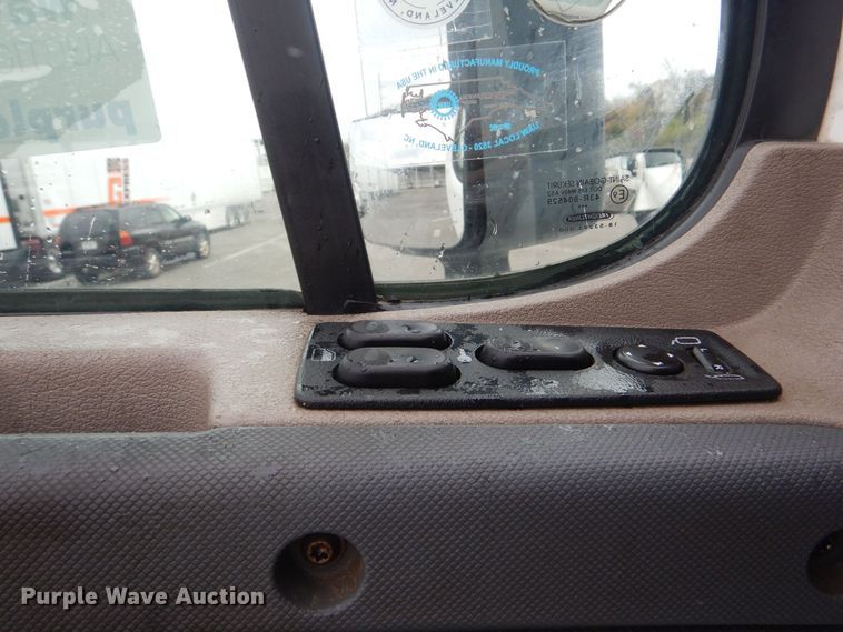 image for item DO1647 2014 Freightliner Cascadia 125  semi truck