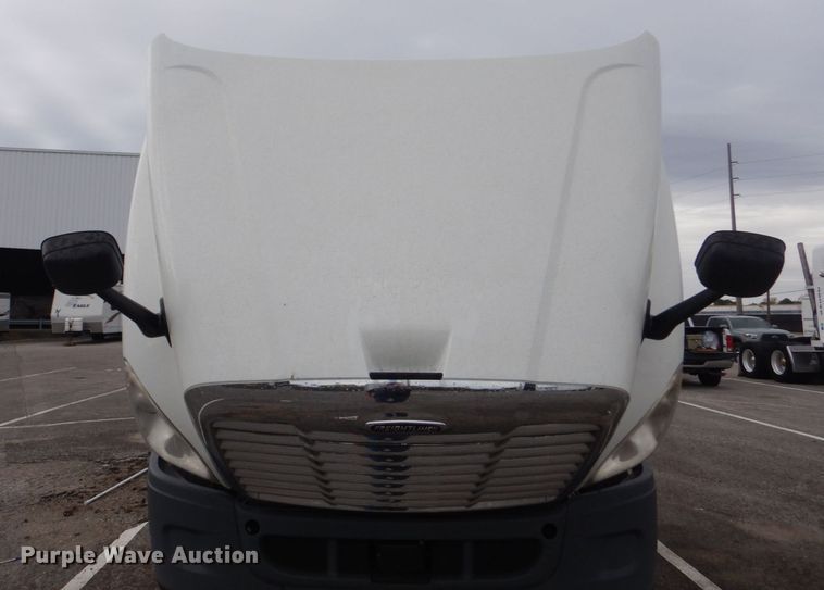 image for item DO1647 2014 Freightliner Cascadia 125  semi truck