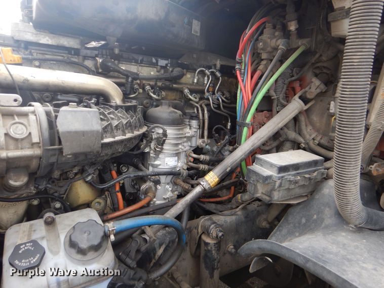 image for item DO1647 2014 Freightliner Cascadia 125  semi truck