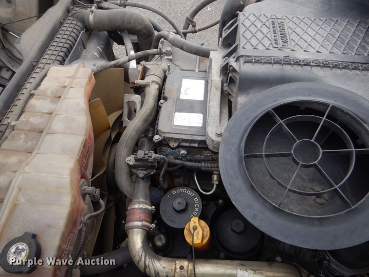 image for item DO1647 2014 Freightliner Cascadia 125  semi truck