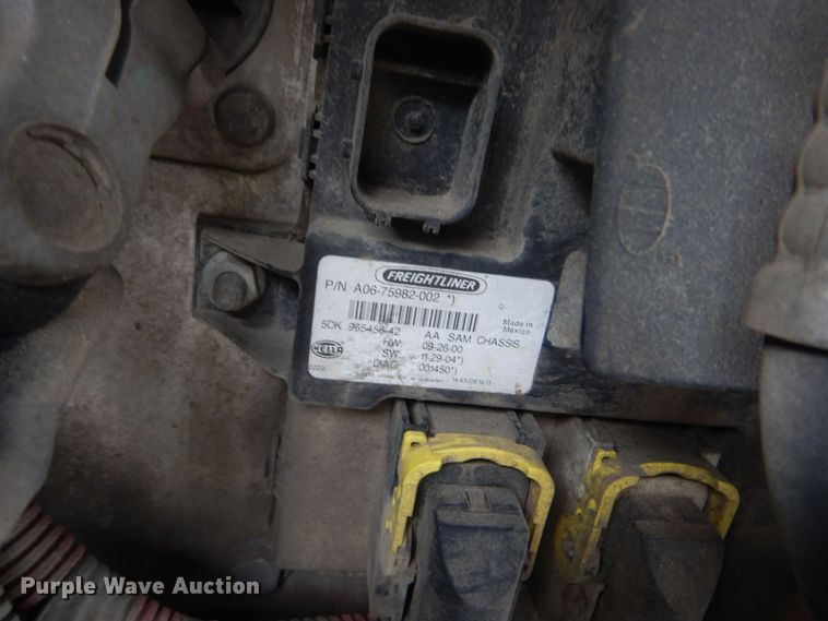 image for item DO1647 2014 Freightliner Cascadia 125  semi truck