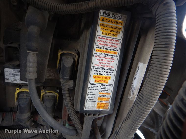 image for item DO1647 2014 Freightliner Cascadia 125  semi truck