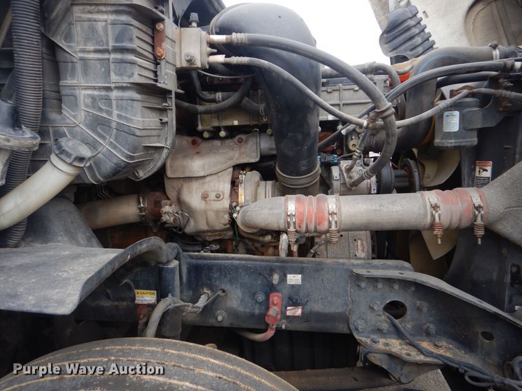 image for item DO1647 2014 Freightliner Cascadia 125  semi truck