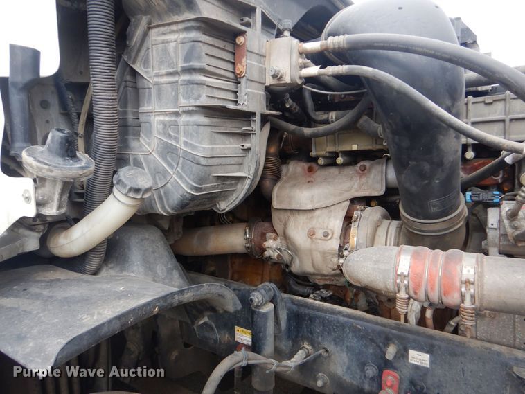 image for item DO1647 2014 Freightliner Cascadia 125  semi truck