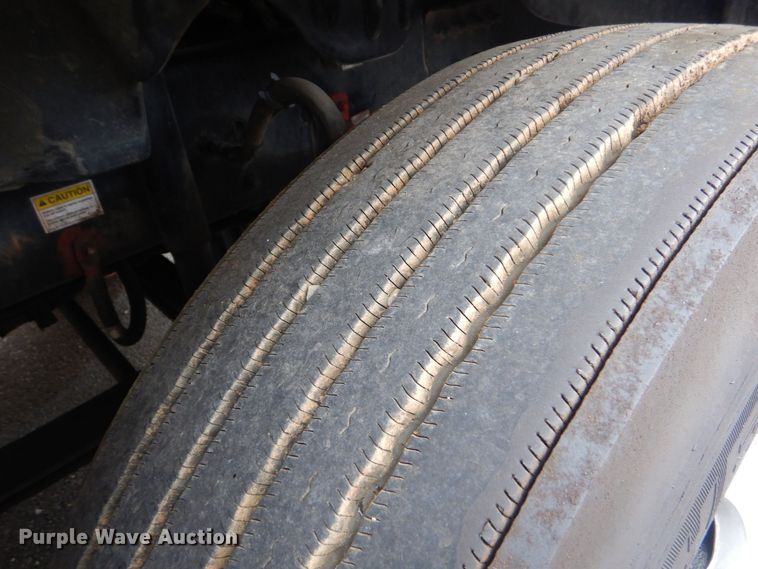 image for item DO1647 2014 Freightliner Cascadia 125  semi truck