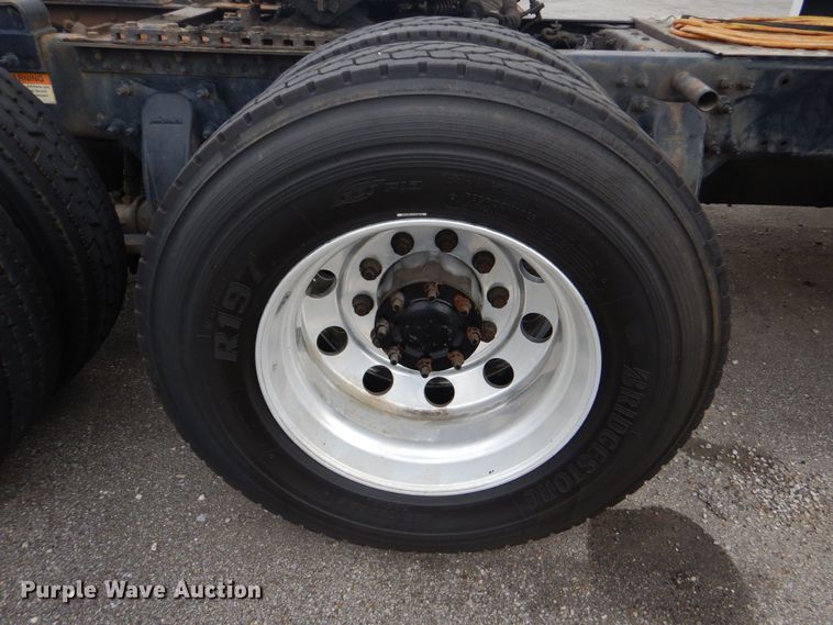 image for item DO1647 2014 Freightliner Cascadia 125  semi truck