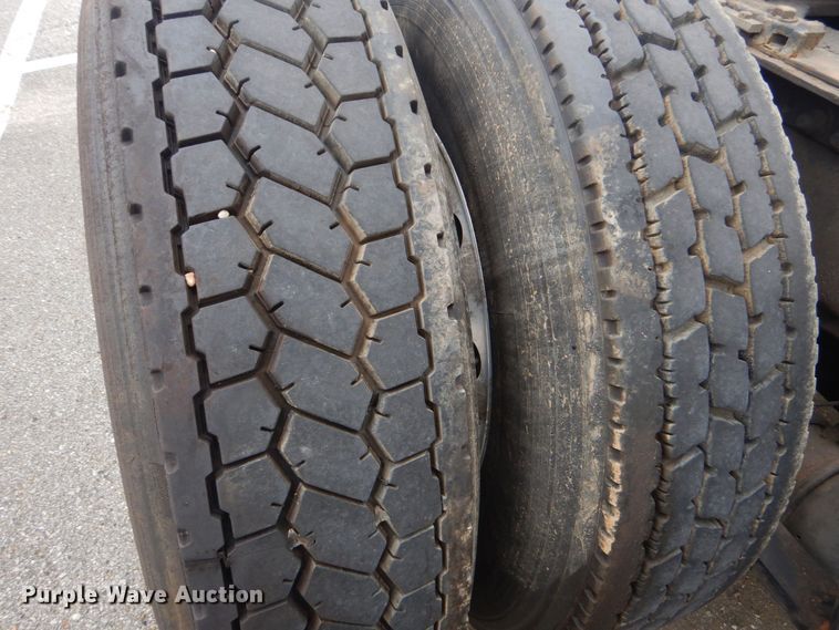 image for item DO1647 2014 Freightliner Cascadia 125  semi truck