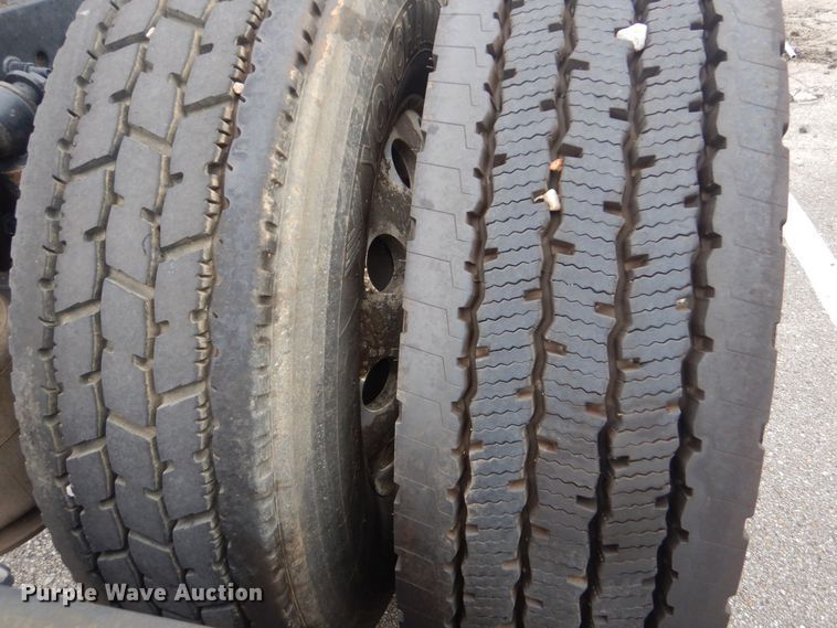 image for item DO1647 2014 Freightliner Cascadia 125  semi truck