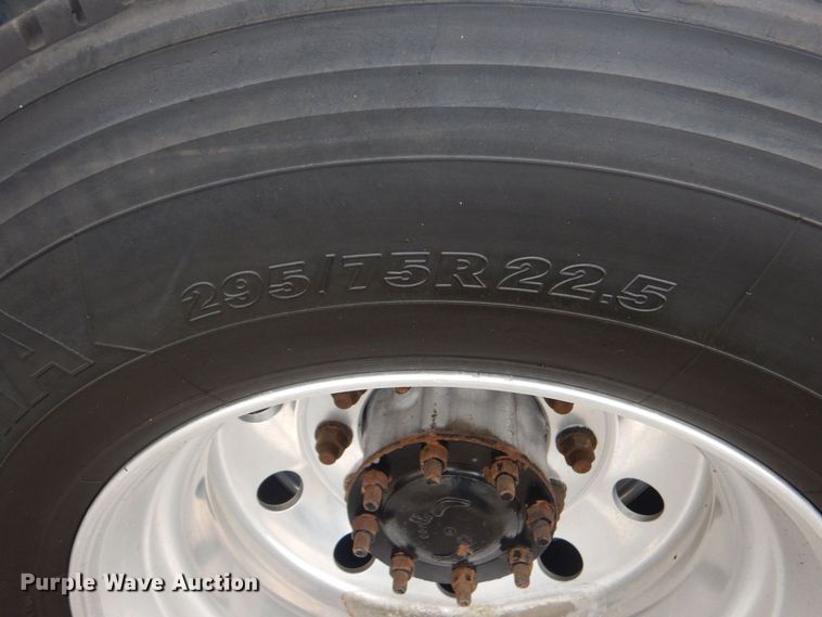 image for item DO1647 2014 Freightliner Cascadia 125  semi truck