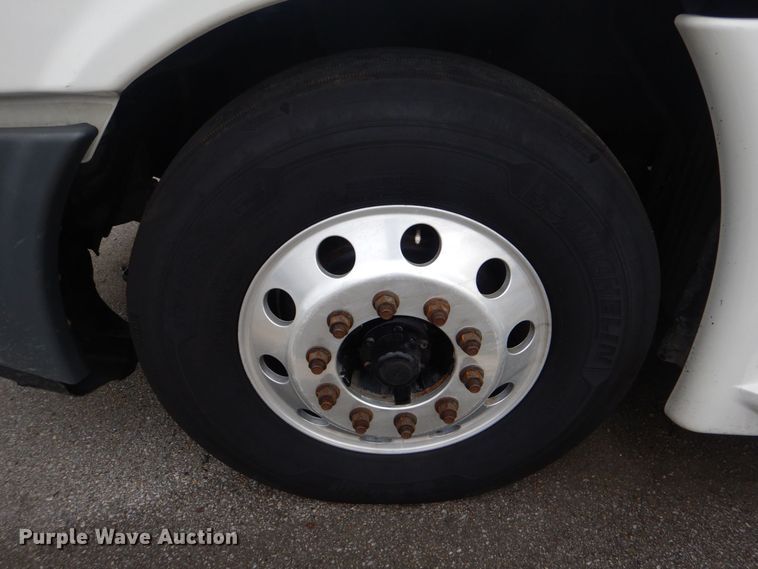 image for item DO1647 2014 Freightliner Cascadia 125  semi truck