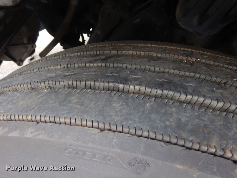 image for item DO1647 2014 Freightliner Cascadia 125  semi truck