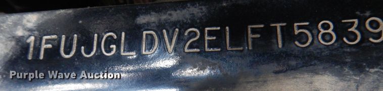 image for item DO1647 2014 Freightliner Cascadia 125  semi truck