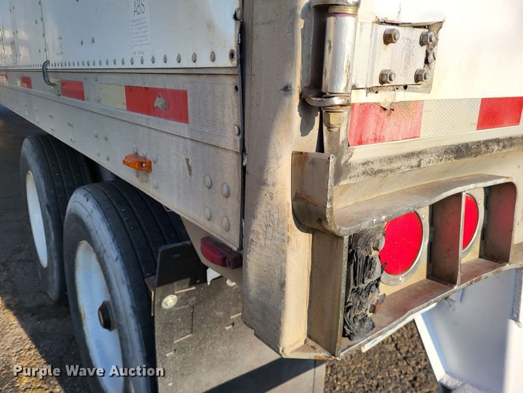 image for item DO3525 2006 Utility VS2DC  dry van trailer