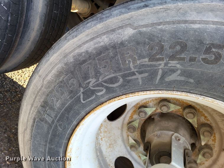 image for item DO3525 2006 Utility VS2DC  dry van trailer