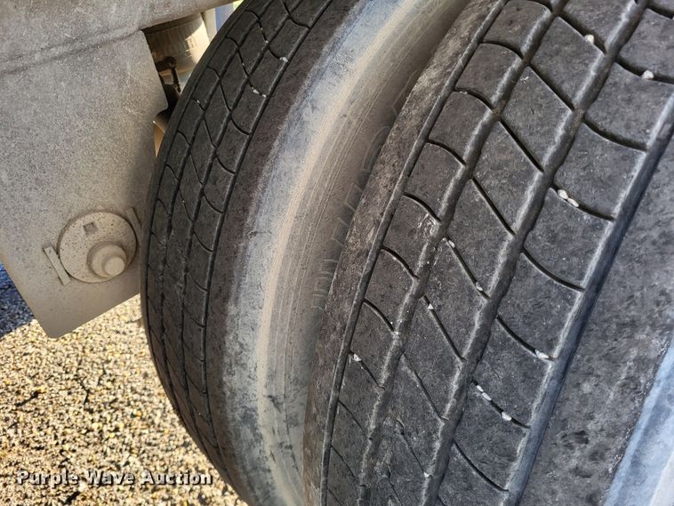 image for item DO3525 2006 Utility VS2DC  dry van trailer