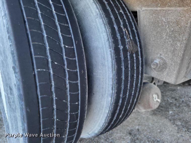 image for item DO3529 2003 Trailmobile  dry van trailer