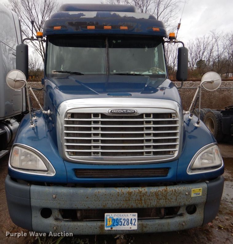 image for item DP8607 2007 Freightliner Columbia  semi truck