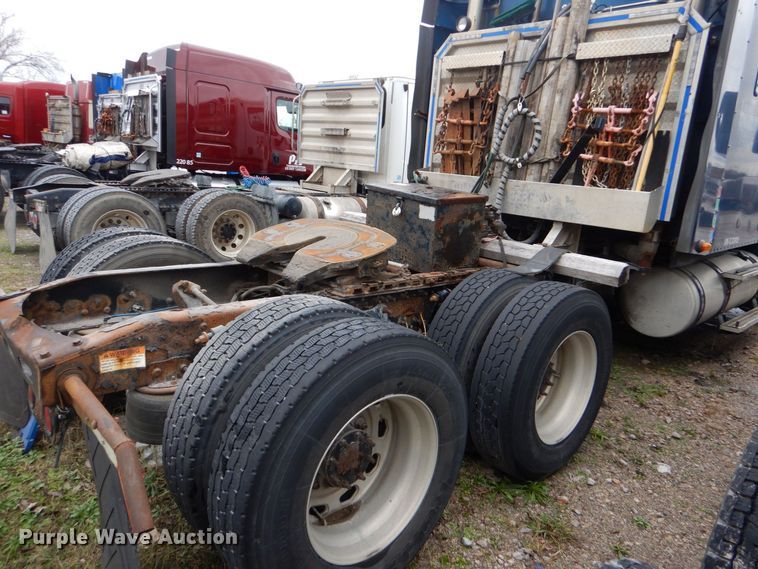 image for item DP8607 2007 Freightliner Columbia  semi truck