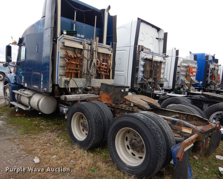 image for item DP8607 2007 Freightliner Columbia  semi truck