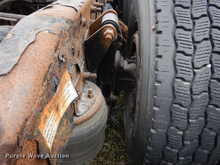 image for item DP8607 2007 Freightliner Columbia  semi truck