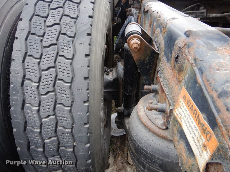 image for item DP8607 2007 Freightliner Columbia  semi truck