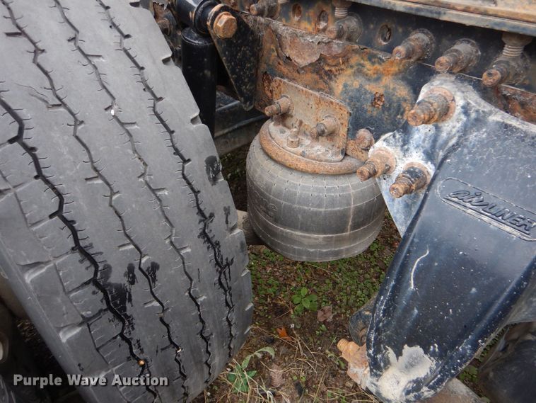 image for item DP8607 2007 Freightliner Columbia  semi truck