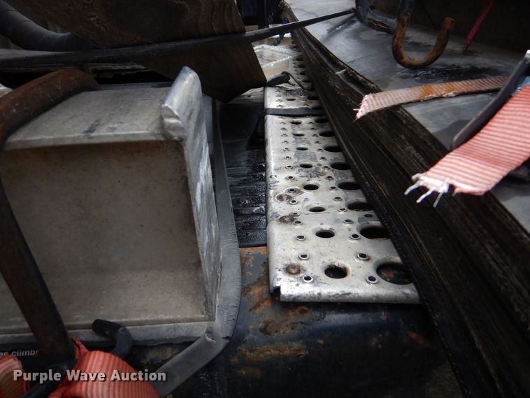 image for item DP8607 2007 Freightliner Columbia  semi truck