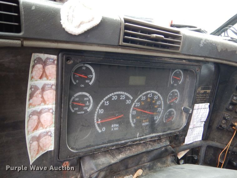 image for item DP8607 2007 Freightliner Columbia  semi truck