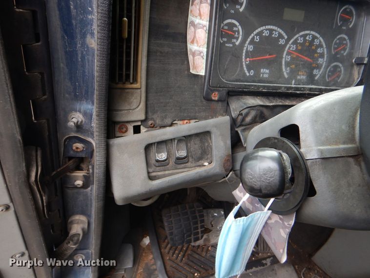 image for item DP8607 2007 Freightliner Columbia  semi truck