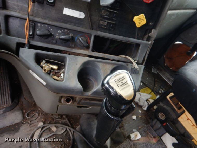 image for item DP8607 2007 Freightliner Columbia  semi truck