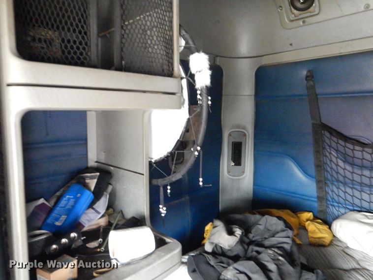 image for item DP8607 2007 Freightliner Columbia  semi truck