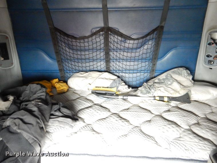 image for item DP8607 2007 Freightliner Columbia  semi truck