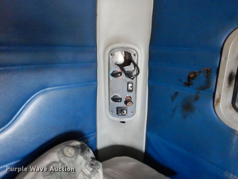 image for item DP8607 2007 Freightliner Columbia  semi truck