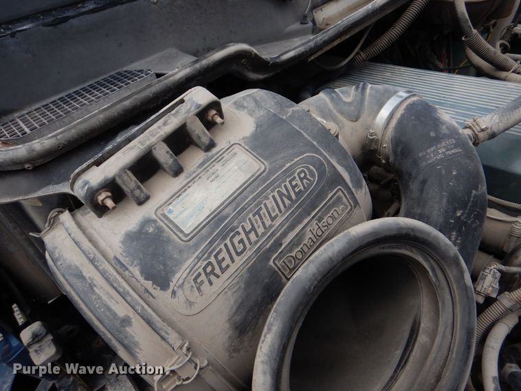 image for item DP8607 2007 Freightliner Columbia  semi truck