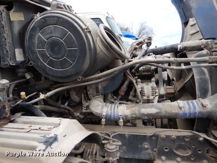 image for item DP8607 2007 Freightliner Columbia  semi truck