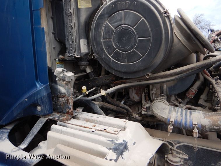 image for item DP8607 2007 Freightliner Columbia  semi truck