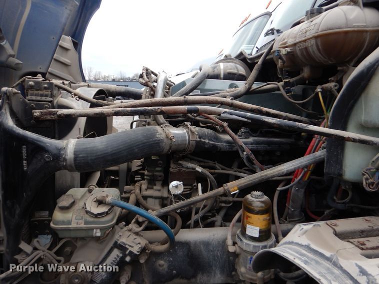 image for item DP8607 2007 Freightliner Columbia  semi truck