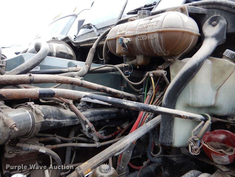 image for item DP8607 2007 Freightliner Columbia  semi truck