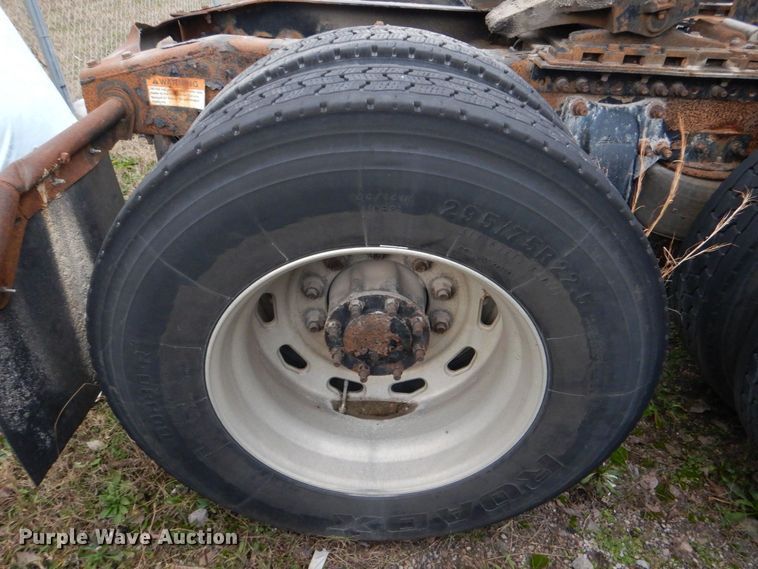 image for item DP8607 2007 Freightliner Columbia  semi truck