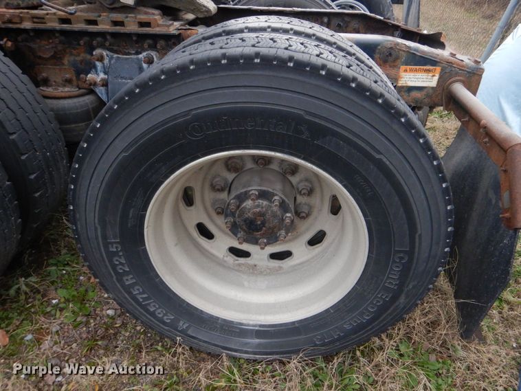 image for item DP8607 2007 Freightliner Columbia  semi truck