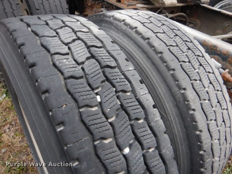 image for item DP8607 2007 Freightliner Columbia  semi truck