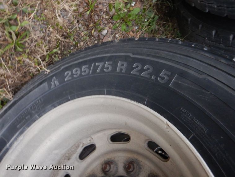 image for item DP8607 2007 Freightliner Columbia  semi truck