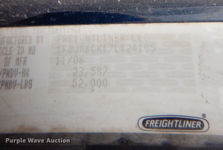 image for item DP8607 2007 Freightliner Columbia  semi truck