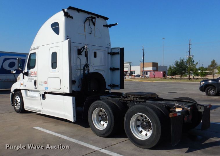 image for item DR2045 2014 Freightliner Cascadia  semi truck