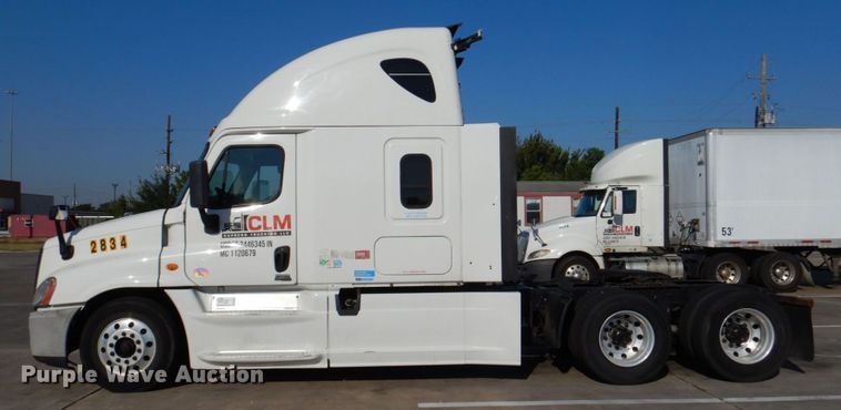 image for item DR2045 2014 Freightliner Cascadia  semi truck