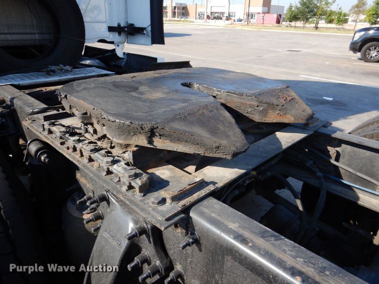 image for item DR2045 2014 Freightliner Cascadia  semi truck