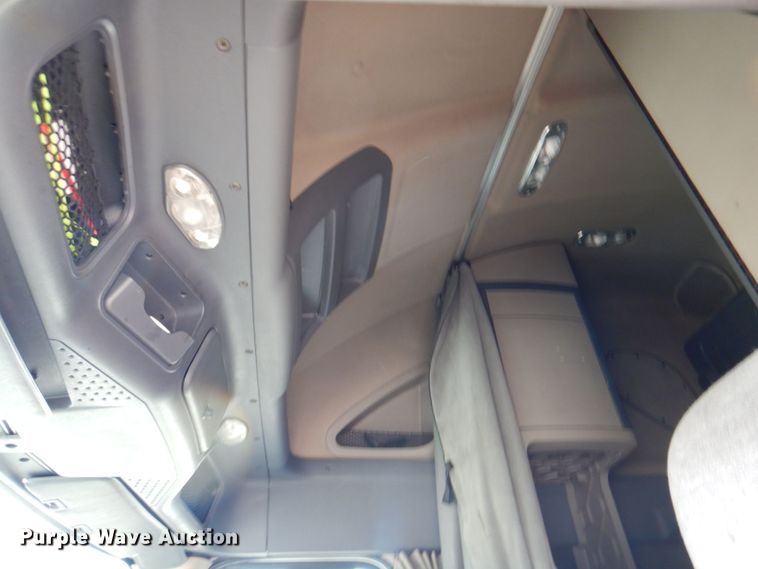 image for item DR2045 2014 Freightliner Cascadia  semi truck