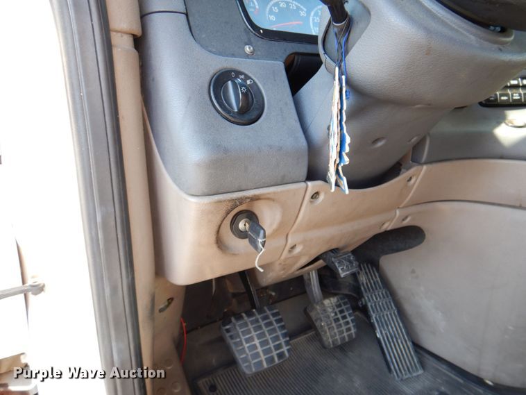 image for item DR2045 2014 Freightliner Cascadia  semi truck